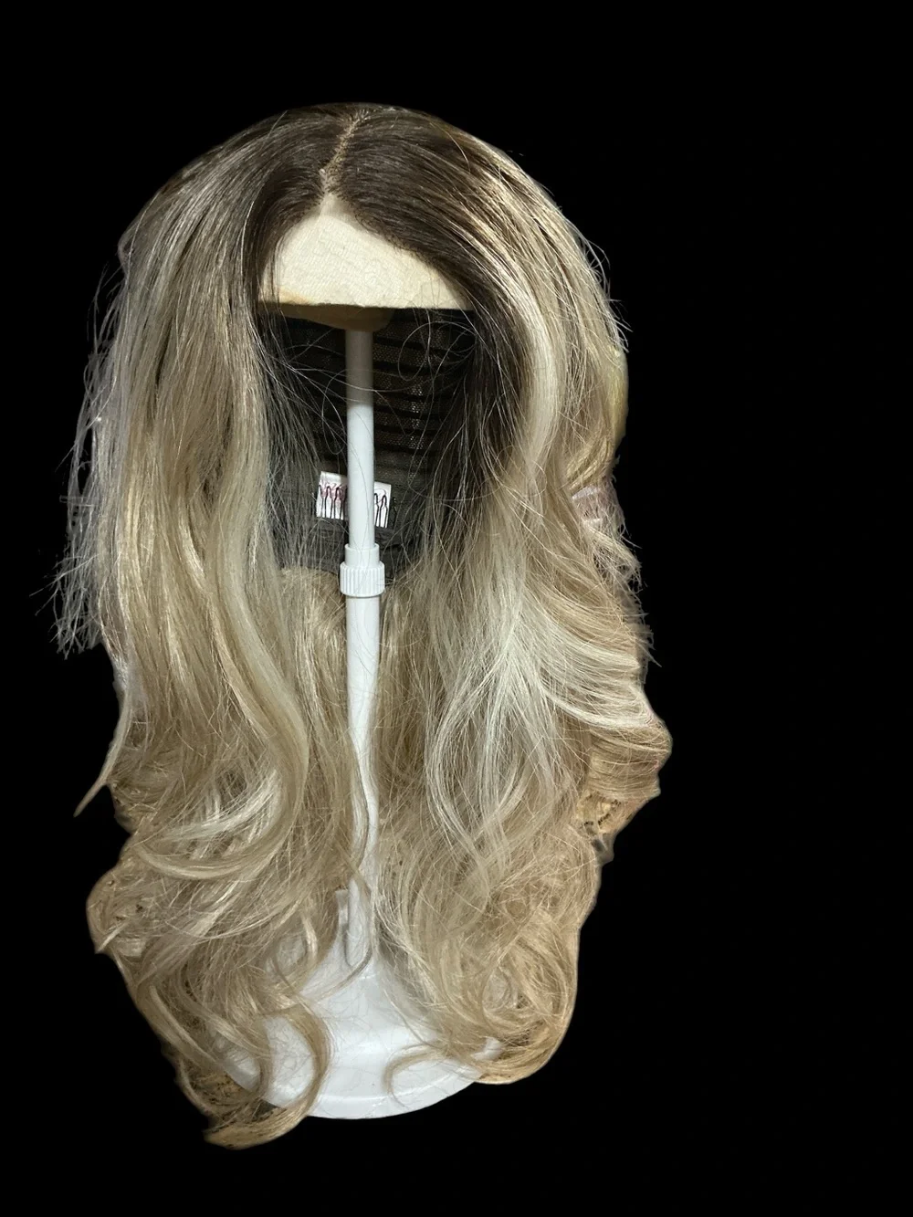 CSC Melanie. Blended Ash Blonde Long Wavy Womens Wig